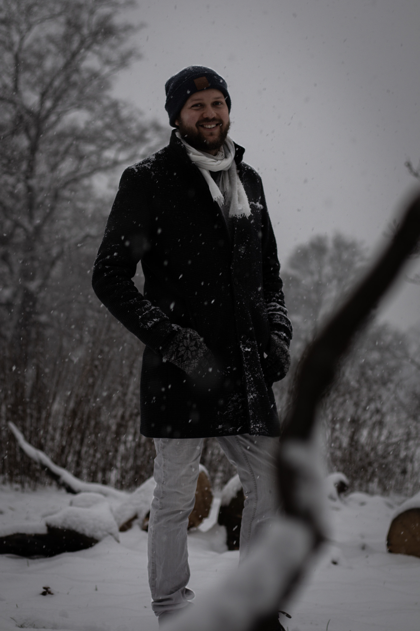 IMG_5310 Kräuterspirale im Sommer im Garten / Konzept: Spirale aus Steinen mit blühenden Kräutern bepflanzt